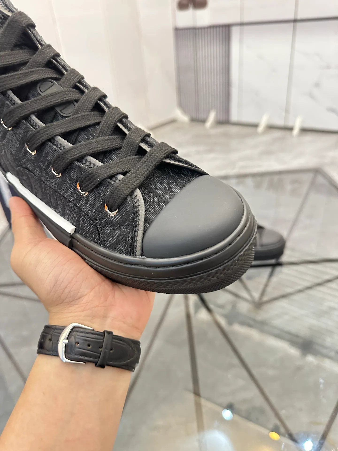 Selling men's shoes 💰: 💰P460¥ Product trademark: Dio* "Dior*" high-top casual shoes Regular size: 36-45 (can be customized to 46) Couple style B23 Product materials: Upper imported original fabric, breathable lining, original outsole. No.: 007